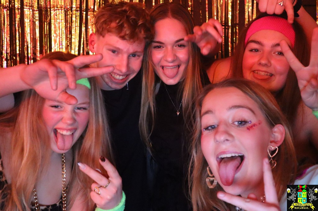 ../Images/Jeugd Opwarmbal Photobooth 424.jpg